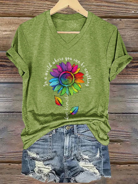 V-Neck Retro In A World Where You Can Be Anything, Be Kind Print T-Shirt